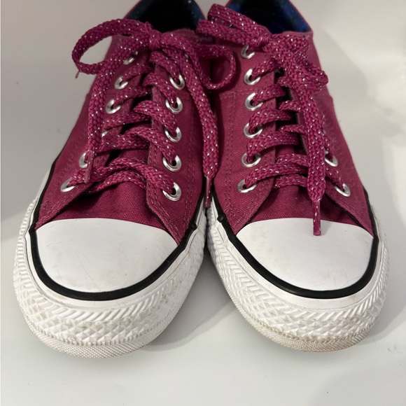 Converse Women's Low-Top Chuck Taylor Sneakers Berry Sparkle Laces Size 8 - Picture 4 of 10